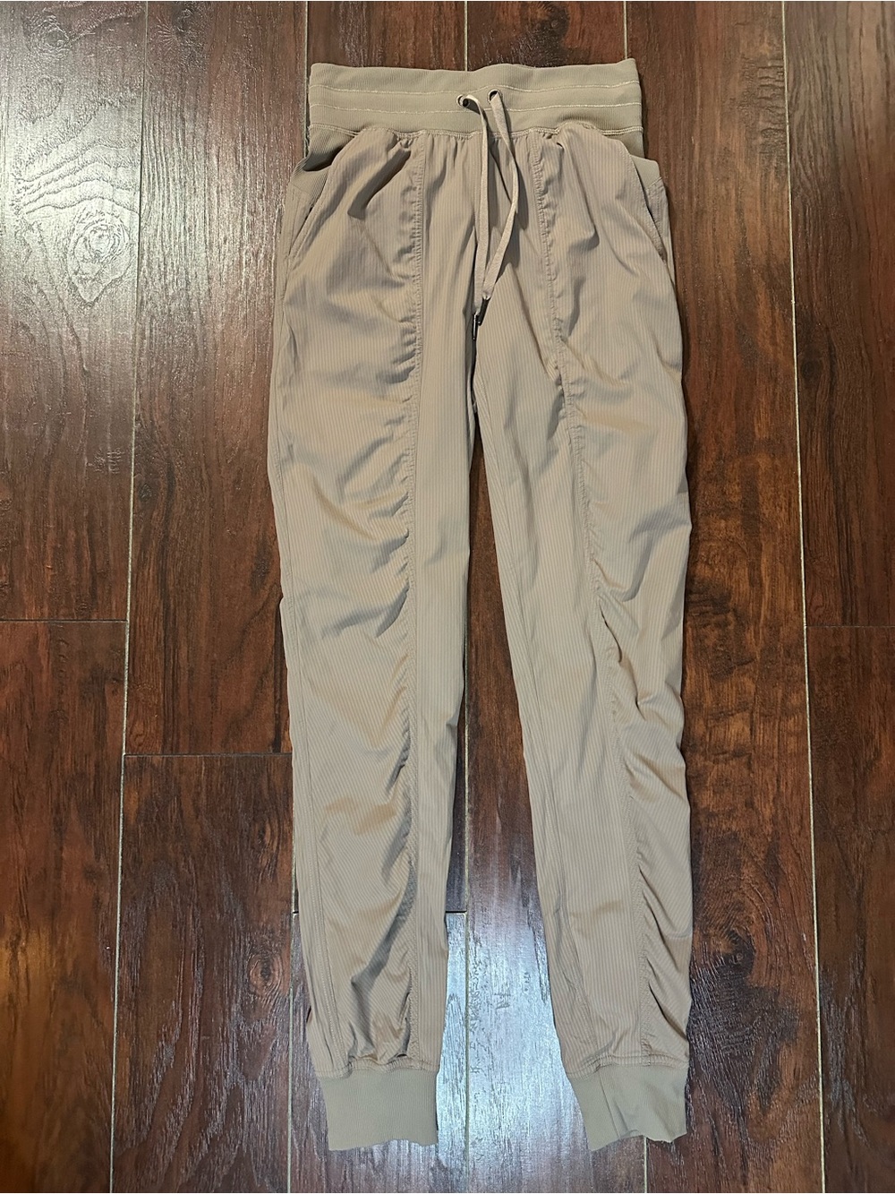 Lululemon Dance Studio size 2 Mid-Rise
Jogger *Tall 32” Taupetastic
